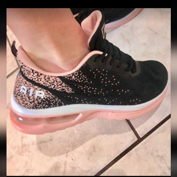 Women's Pink running shoes - Picture 1 of 4